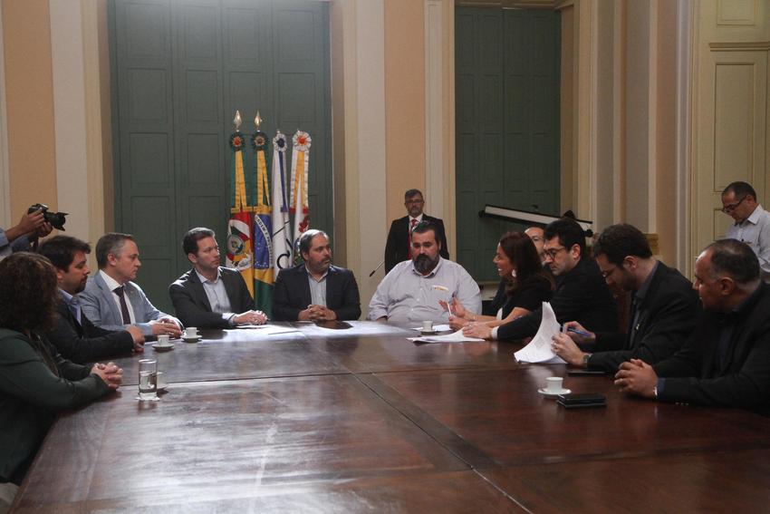 Assinatura de acordo com o Comitê Internacional da Cruz Vermelha (CICV)