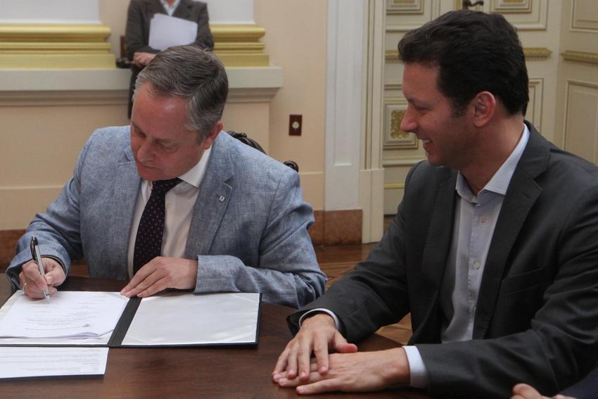Assinatura de acordo com o Comitê Internacional da Cruz Vermelha (CICV)