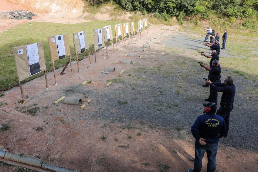 Curso de reciclagem da Guarda Municipal - Tiro Local: 3º Batalhão de Comunicações do Exército