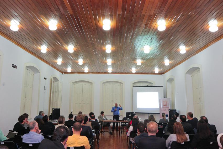 Universidade Aberta - Palestrante Aod Cunha Local: Casa dos Conselhos