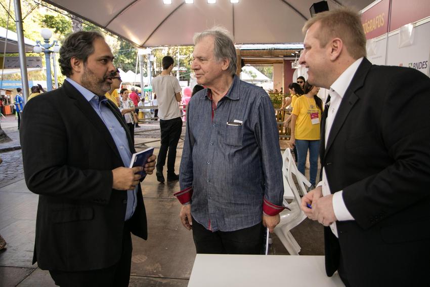 Prefeito em execício Gustavo Paim visita a 63ª Feira do Livro de Porto Alegre.