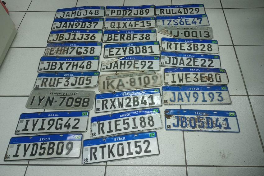 Imagem das placas encontradas pela EPTC nesta quarta-feira(3) 