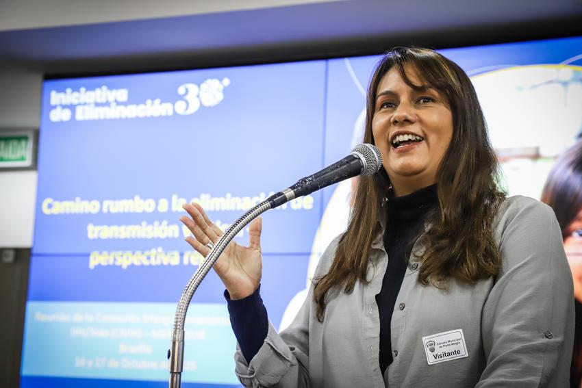 Palestra, Cenário epidemiológico da Sífilis nas Américas, com a representante da OPAS, bióloga sanitarista, Aranaí Guarabyra.