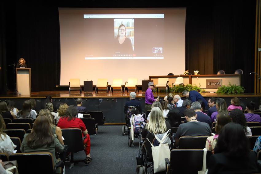 Video conferência, Política acional de atenção integral á saúde da pessoa com deficiência, com a representante do Ministério da Saúde, Luane Carvalho Costa.