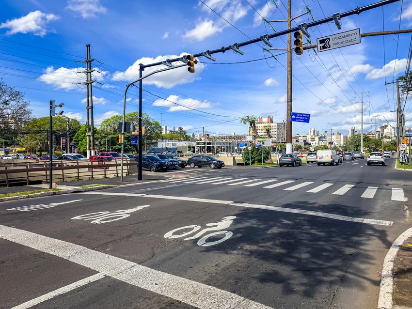 Avenida Ipiranga, sentido centro-bairro, esquina com a rua São Manoel