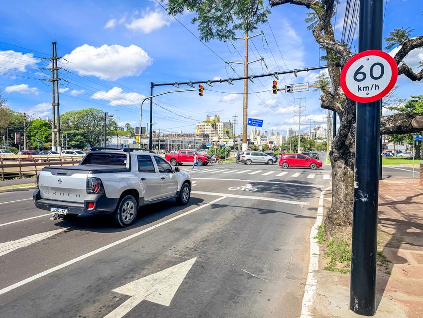 Avenida Ipiranga, sentido centro-bairro, esquina com a rua São Manoel
