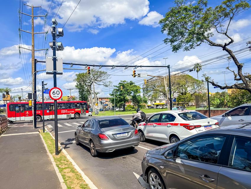 Avenida Ipiranga, sentido centro-bairro, esquina com a rua São Manoel