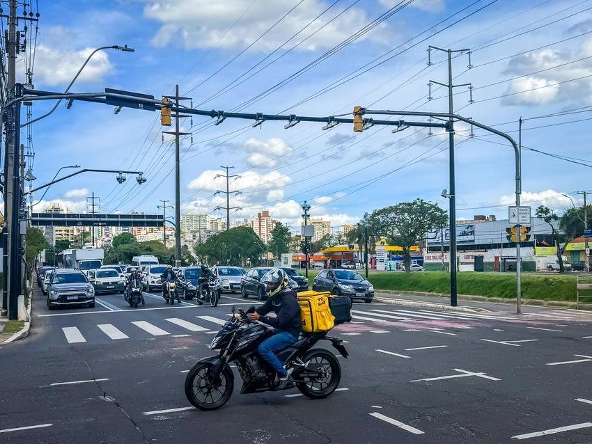  na avenida Ipiranga, sentido bairro-centro, esquina com a rua Silva Só
