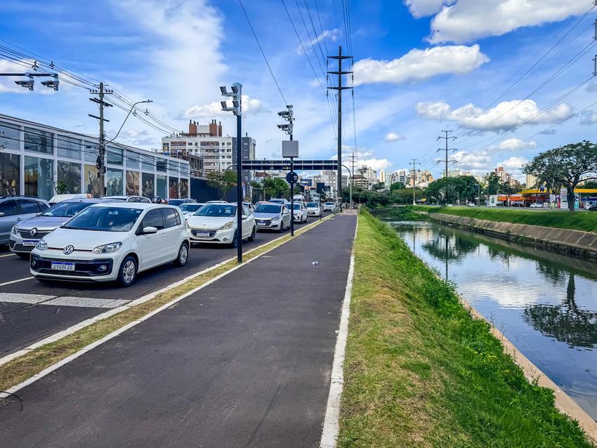 Avenida Ipiranga, sentido centro-bairro, esquina com a rua São Manoel
