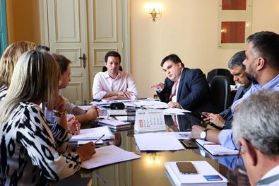 Prefeito Nelson Marchezan Júnior em reunião com Bruno Miragem, Procurador Geral do Município 