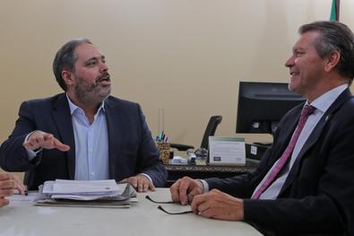 Vice-prefeito Gustavo Paim e secretário de Relações Institucionais, Kevin Krieger, em audiência com o deputado federal Afonso Hamm
