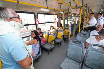 Esquete nos ônibus - Local: Estação Carrefour - Av. Bento Gonçalves