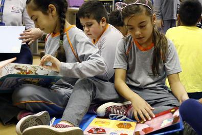 Biblioteca da EMEF Décio Martins Costa ganha reforço de mais de 200 livros infantis
