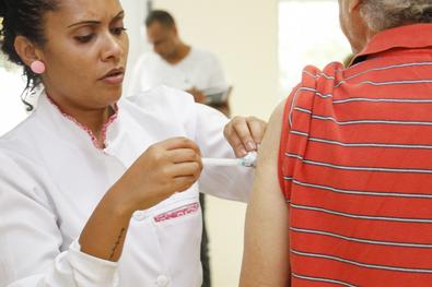 SMS vacina contra a gripe (antes do início geral da campanha), somente para profissionais da saúde e idosos institucionalizados e/ou acamados. Local: Lar Maurício Seligman