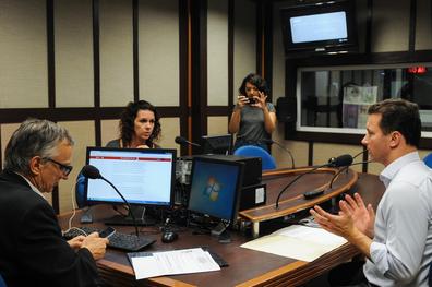 Prefeito concede entrevista à Rádio Guaíba.