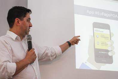 Prefeito Nelson Marchezan Junior, Sec. SMS, Erno Harzheim e Dir. Técnico da Procempa, Michel Costa, apresentam o novo aplicativo #eufaçopoa.