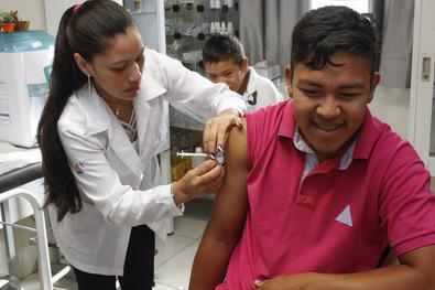SMS realiza a vacinação contra a influenza (gripe) na Aldeia Kaingang do Morro do Osso.