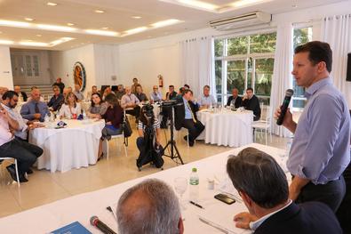 Prefeito palestra na reunião-almoço da Sociedade de Engenharia do Rio Grande do Sul (Sergs) 