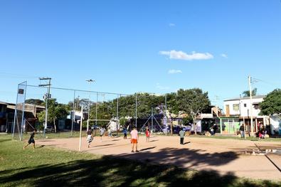 Praça Franciele Reis de Oliveira, após a revitalização, recebe cuidados da comunidade