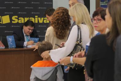 Lançamento do livro "Direito Civil" de autoria do procurador-geral do município Bruno Miragem 