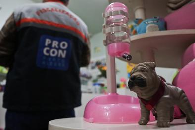 Procon e Direitos Animais realizam fiscalização de pet shops
