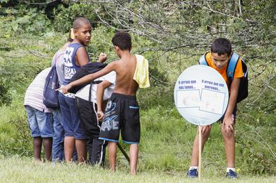 SMS, através da CGVS/EVQA, participa de evento promovido pelo GT Bacia do Arroio Taquara alusivo ao Dia Mundial da Água, com o tema "Um arroio limpo é possível" - Local: Horta Comunitária da Lomba do Pinheiro. Parada 12