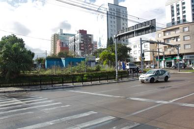 Município reintegra posse de dois terrenos na avenida Plínio Brasil Milano esquina com avenida Carlos Gomes