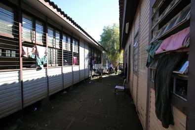 Aproximadamente 120 pessoas foram alojadas na Escola estadual Alvarenga Peixoto devido ao alto nível de água no lago Guaíba Local: Ilha Grande dos Marinheiros