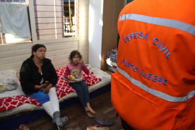 Defesa Civil atua para auxiliar vítimas das enchentes em Porto Alegre Local: Escola Estadual Alvarenga Peixoto