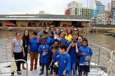 Jovens do Pão dos Pobres participam de passeio gratuito de Catamarã
