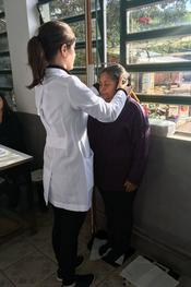Trabalhadores da UTC da Lomba do Pinheiro recebem testes de saúde gratuitos