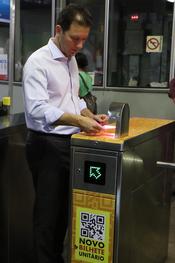 Apresentação da tecnologia para compra eletrônica de passagem da Trensurb - Local: Estação Mercado - Trensurb