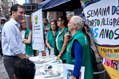 Prefeito Nelson Marchezan Jr. visita atividades da Semana de Porto Alegre na Esquina Democrática 