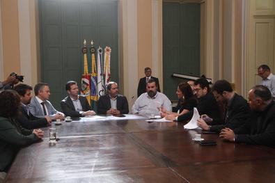 Assinatura de acordo com o Comitê Internacional da Cruz Vermelha (CICV)