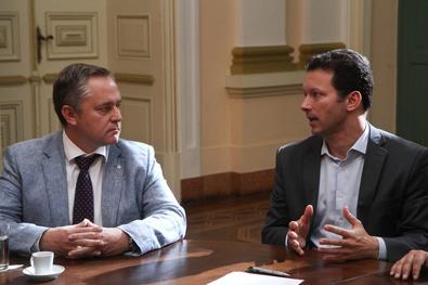 Assinatura de acordo com o Comitê Internacional da Cruz Vermelha (CICV)