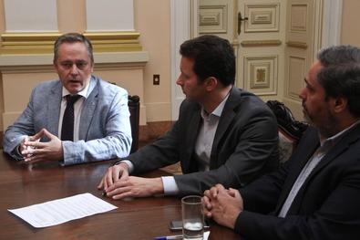 Assinatura de acordo com o Comitê Internacional da Cruz Vermelha (CICV)