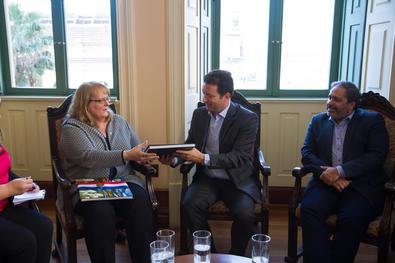 Prefeito recebe a visita da Cônsul-Geral dos EUA, Sra. Julia Harlan