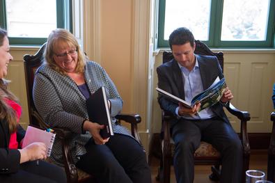 Prefeito recebe a visita da Cônsul-Geral dos EUA, Sra. Julia Harlan