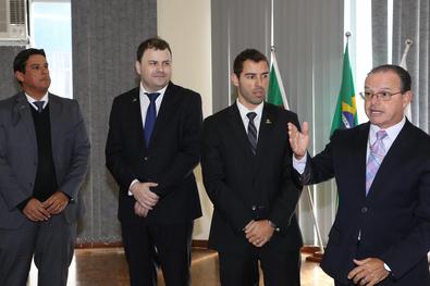 Posse do novo Superintendente da Receita Municipal, Teddy Biassusi, pelo secretário Leonardo Busatto. Local: Auditório do TART ( R. Uruguai, 277 – 12ª andar).