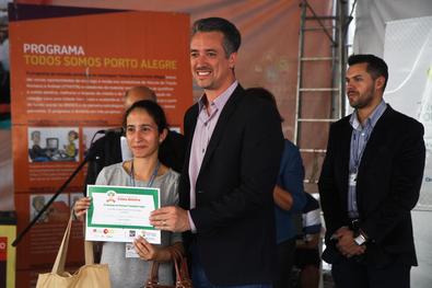 Semana da Coleta Seletiva - Premiação às escolas municipais vencedoras da Gincana das Tampinhas Local: Largo Glênio Peres
