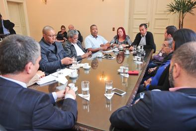 Reunião com o Conselho do Orçamento Participativo (COP) Local: Gabinete do prefeito