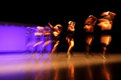 Companhia Municipal de Dança de Porto Alegre realiza o espetáculo “Humano Vazio” em apoio à Casa do Artista Riograndense, dia 06 no Teatro Renascença