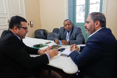 Vice-Prefeito Gustavo Paim recebe a visita-cortesia do diretor da rádio Guaíba Cleber Nascimento e do diretor do Correio do Povo, Luciano Araújo