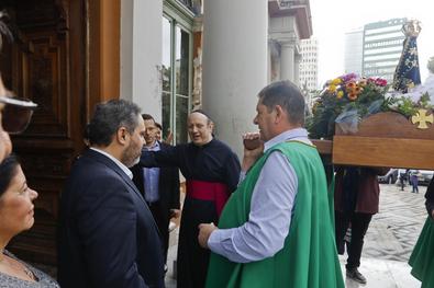 Vice-Prefeito Gustavo Paim recebe a procissão de Nossa Senhora Aparecida