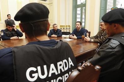 Cerimônia de entrega de coletes para a Guarda Municipal
