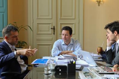 Prefeito Nelson Marchezan Júnior em reunião com procurador Bruno Vanuzzi e secretário de Parcerias Estratégicas, Fernando Dutra