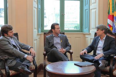Reunião com membros da Coca-Cola Brasil Local:	Gabinete do prefeito