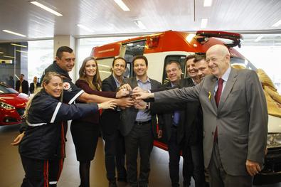 Entrega de ambulância reparada pela iniciativa privada. Local: Concessionária Lyon Peugeot 