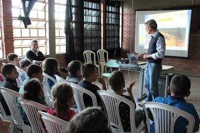 Secretário de Serviços Urbanos, Ramiro Rosário, participou de conversa com alunos sobre educação ambiental Local: EMEF Lindovino Fanton