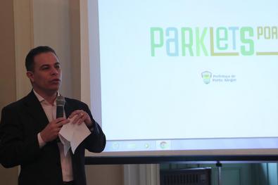 Ato de Assinatura do Decreto que institui e regulamenta a instalação de Parklets Local:Salão Nobre